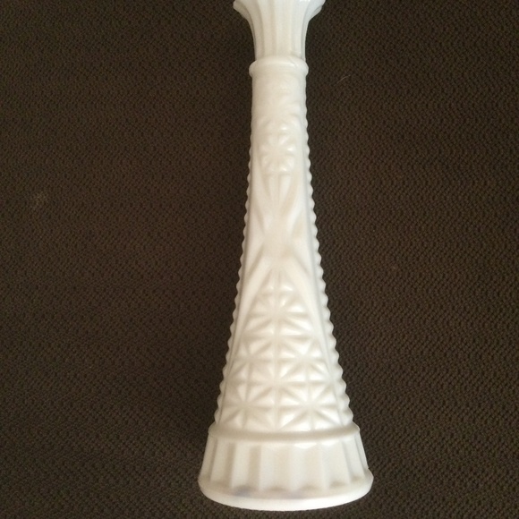 Vintage Milk glass bud vases - Picture 10 of 11